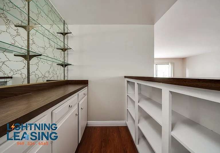 815 S Shenandoah St #301 — Photo 1