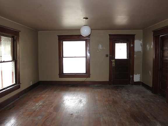 5th image of 2206 Central St