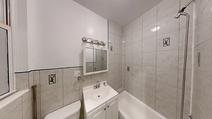 Rented by Trademarko Realty Inc | media 6