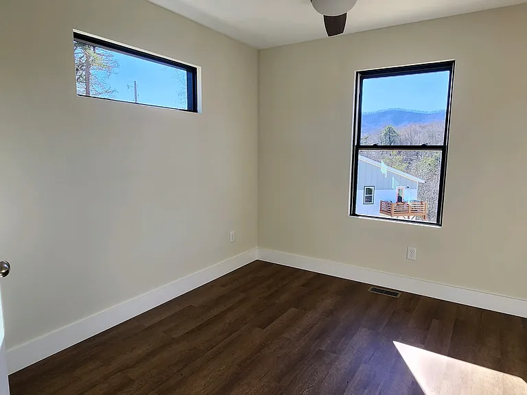 615 Salem Heights Ln — Photo 4