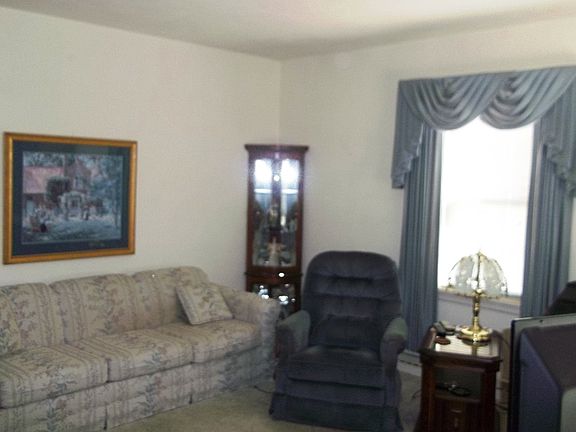 2nd image of 432 Illinois Ave