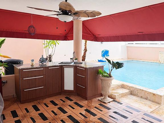 2nd image of B4 Calle Almendro