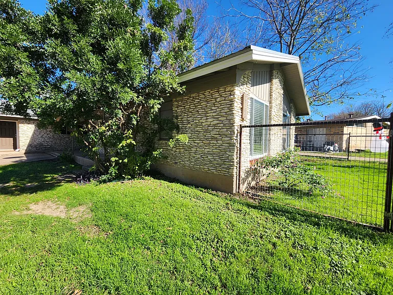 2708 Saint Edwards Cir #A — Photo 13