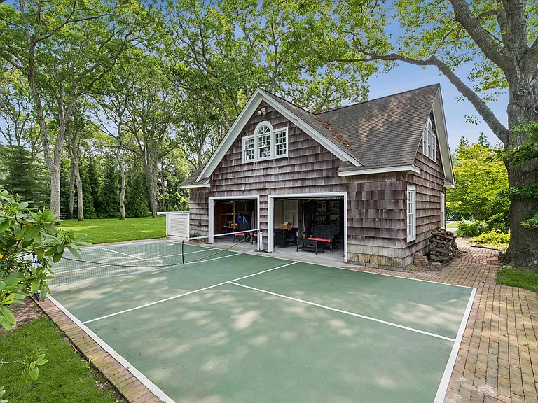 20 Quogue St — Photo 29