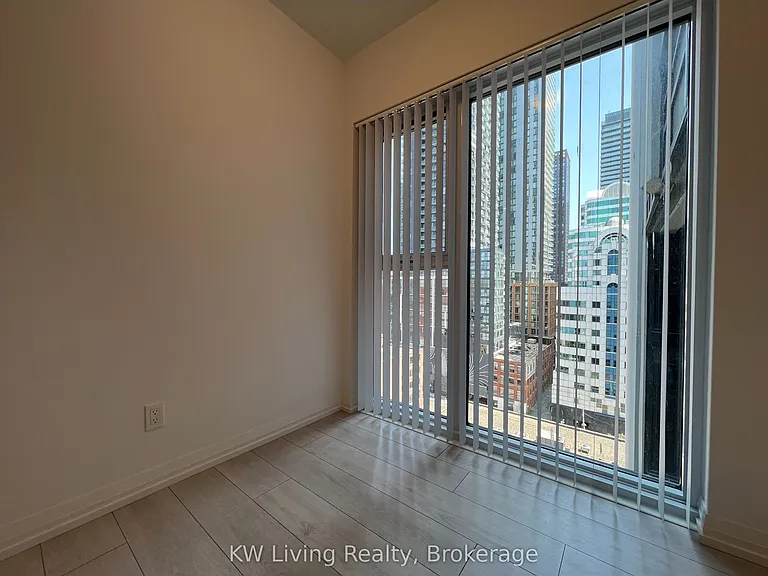 400 King St W #1123 — Photo 7