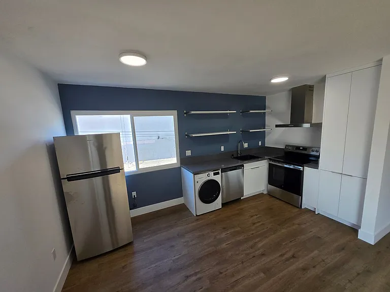 Renovated Units In Echo Park — Photo 9