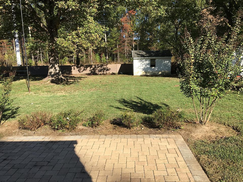 Private back yard with no houses behind property