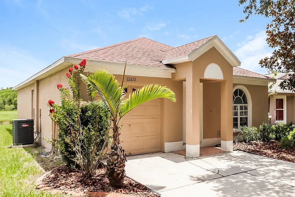 3 bed, 2.0 bath, 1261 sqft, $1,875 — Photo 3