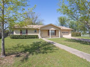 900 Ivanhoe St, Cleburne, TX 76033