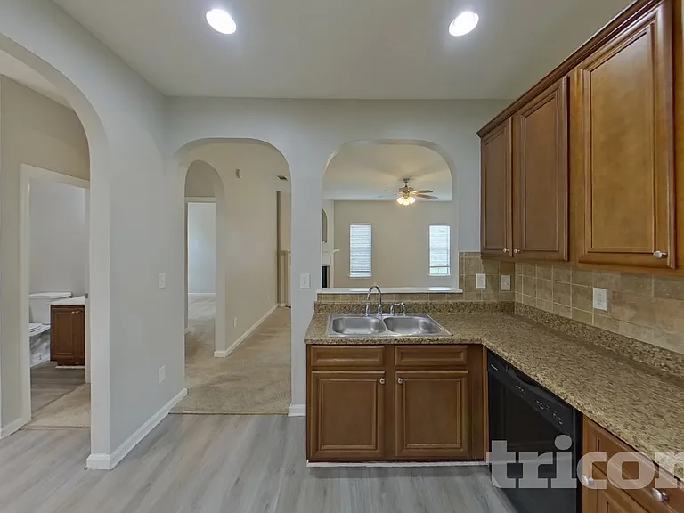15 Silver Willow Walk — Photo 6