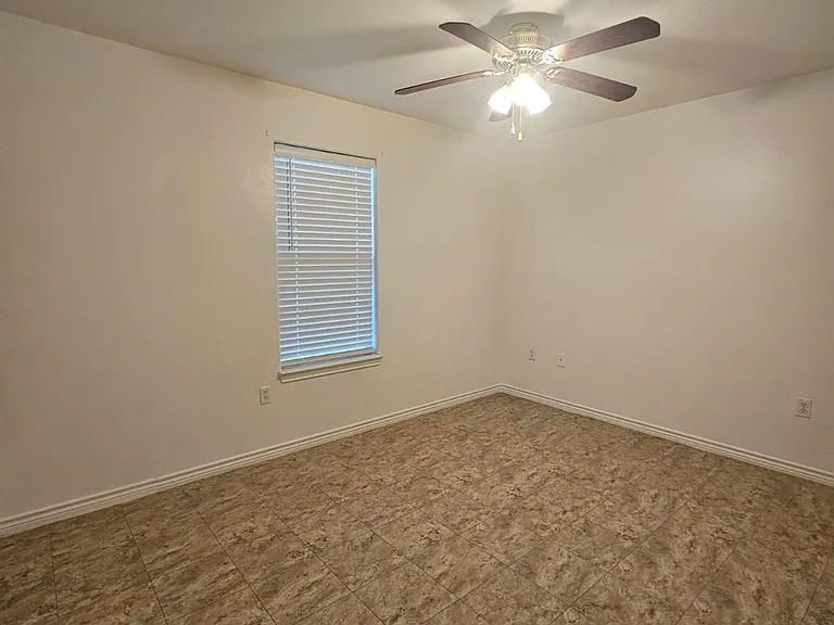 606 Trinity St — Photo 15