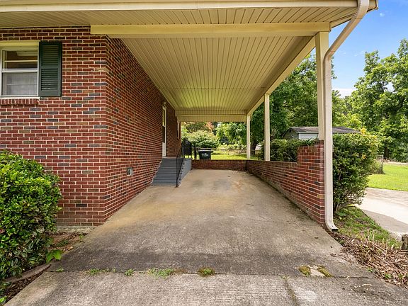 2nd image of 204 Catawba St