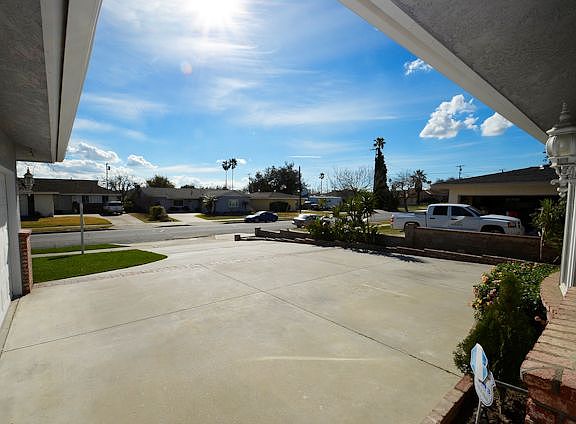 5th image of 17426 Upland Ave