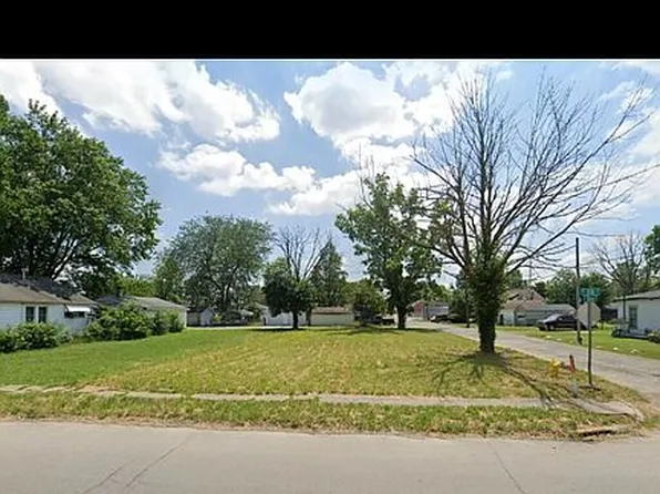 1943 W 8th St, Muncie, IN 47302