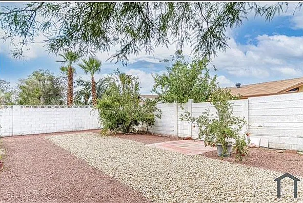 3 bed, $2,000 — Photo 2