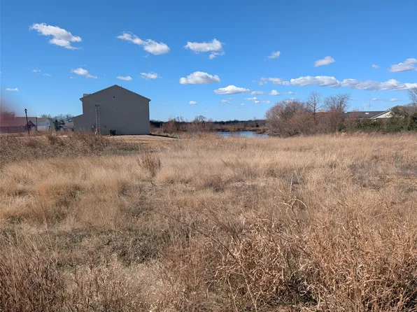 294 Victory Dr, Mabank, TX 75156