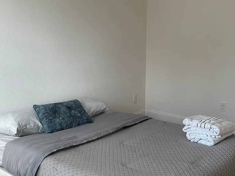 3902 McKinley St #B-2 — Photo 2