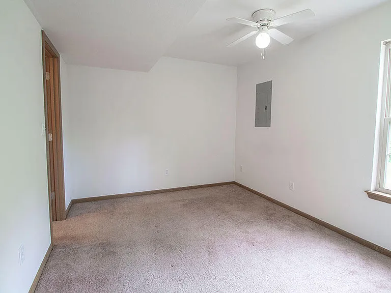 2119 Ballenger Ln — Photo 10