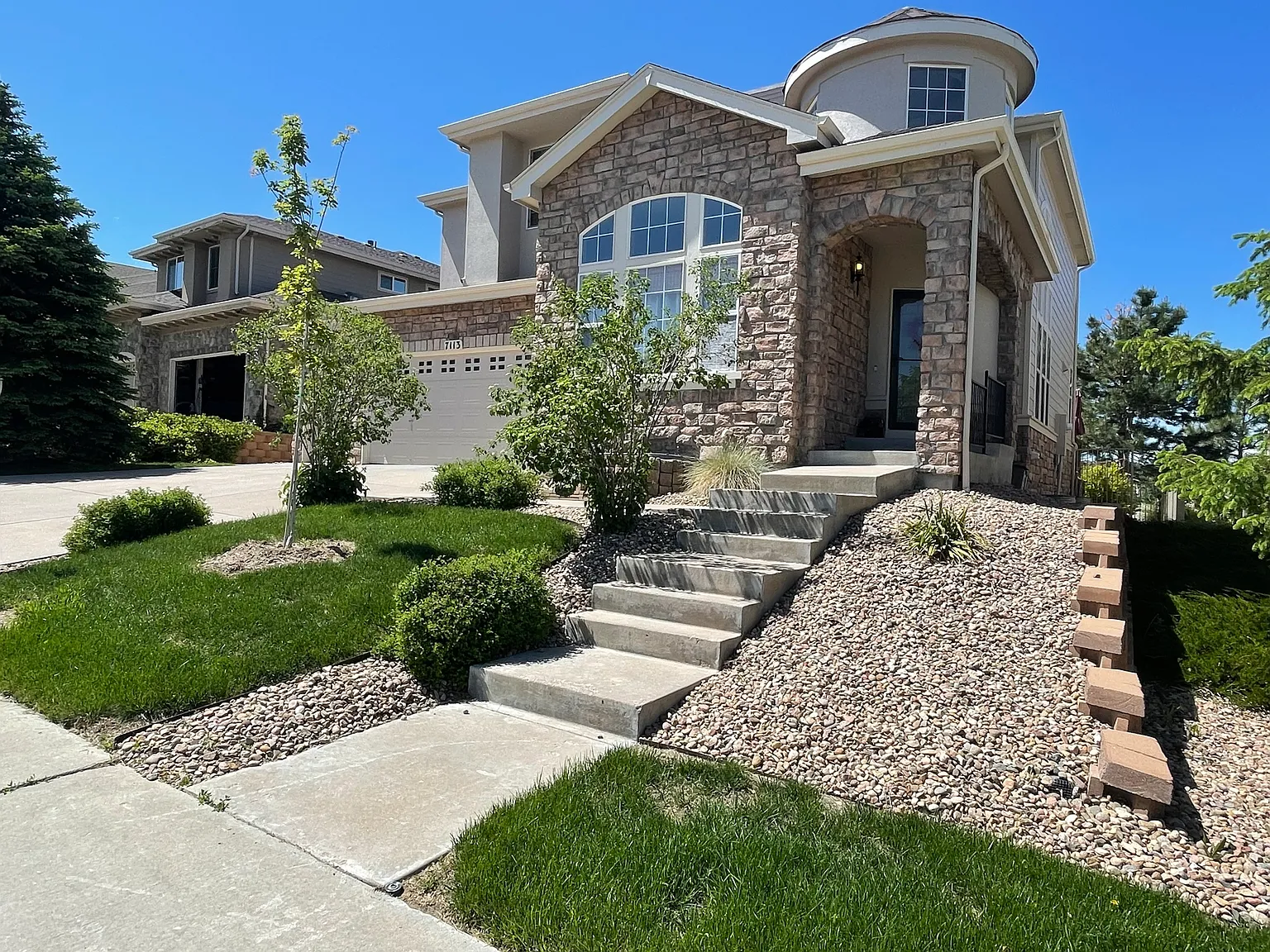4 bed, 3800 sqft, $3,800 — Photo 2