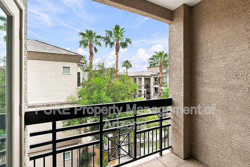 420 W 1st St #321