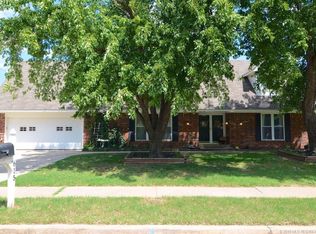 615 N Fir St, Jenks, OK 74037