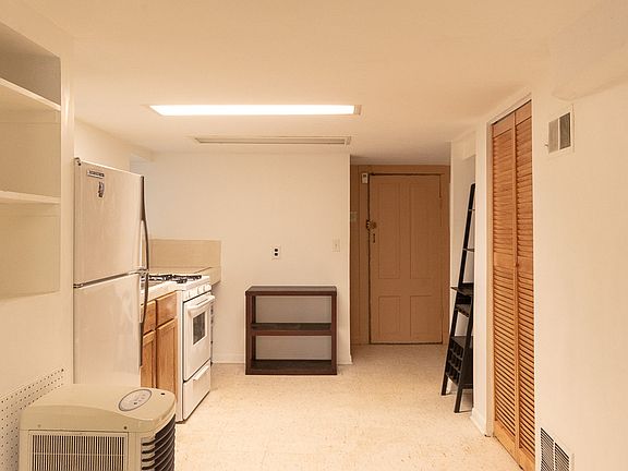5th image of 3018 N Hoyne Ave #Gf