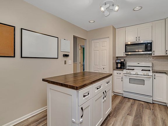 4th image of 2748 Shelly Ln