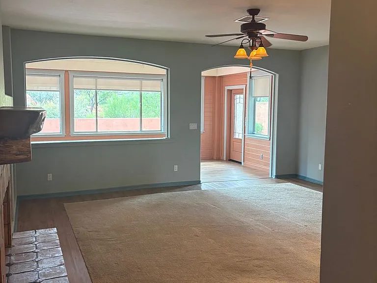 110 E Bighorn Ct — Photo 3