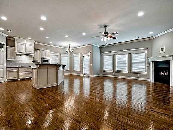 4th image of 6206 S Alder Ln
