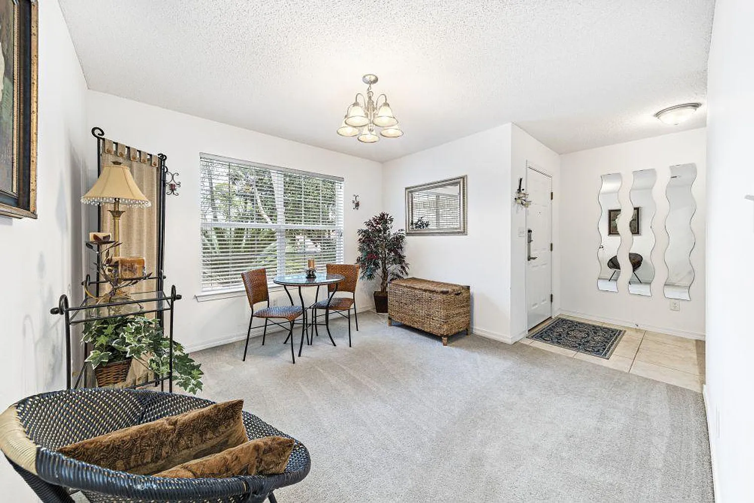 3 bed, 2.0 bath, 1496 sqft, $3,990 — Photo 2