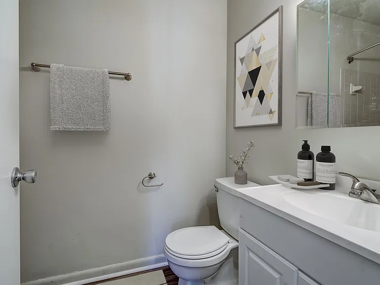 Ridgewood Village Apts — Photo 9