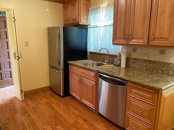 5th image of 1143 Miller Ave
