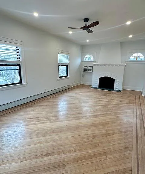 361 E Olive St — Photo 2