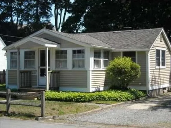 25 Buena Vista Dr, North Kingstown, RI 02852