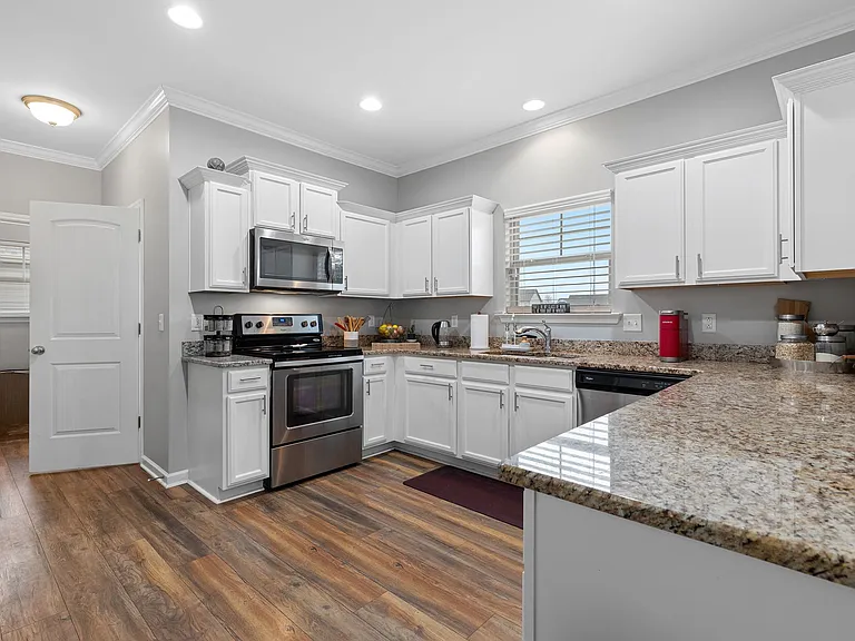3213 Mapleside Ln — Photo 11