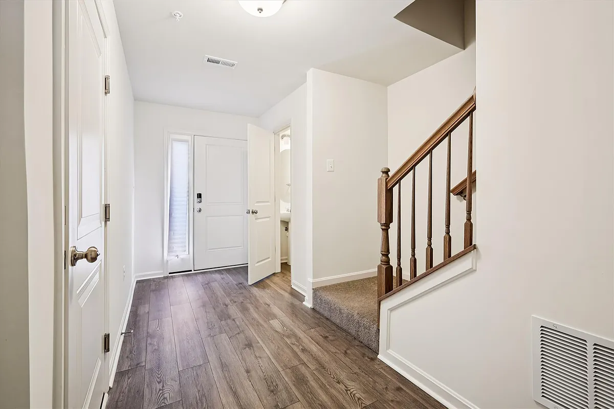 Foyer - 2505 Boeing Way #2505