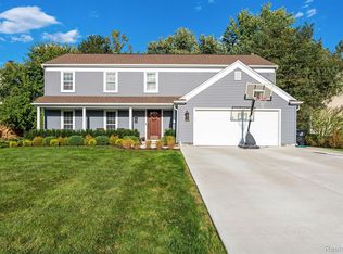36289 Fredericksburg Rd, Farmington Hills, MI 48331
