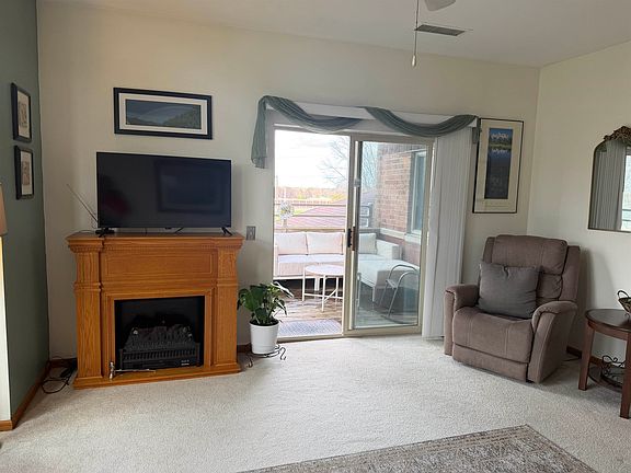 4th image of 301 Harbour Town Dr