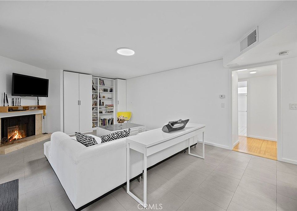 1st image of 14960 Victory Blvd Unit 102