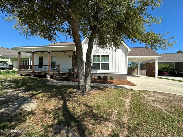 112 Elva Dr, Pass Christian, MS 39571