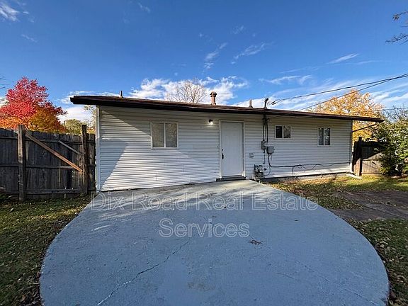 3rd image of 4910 Porterfield Dr