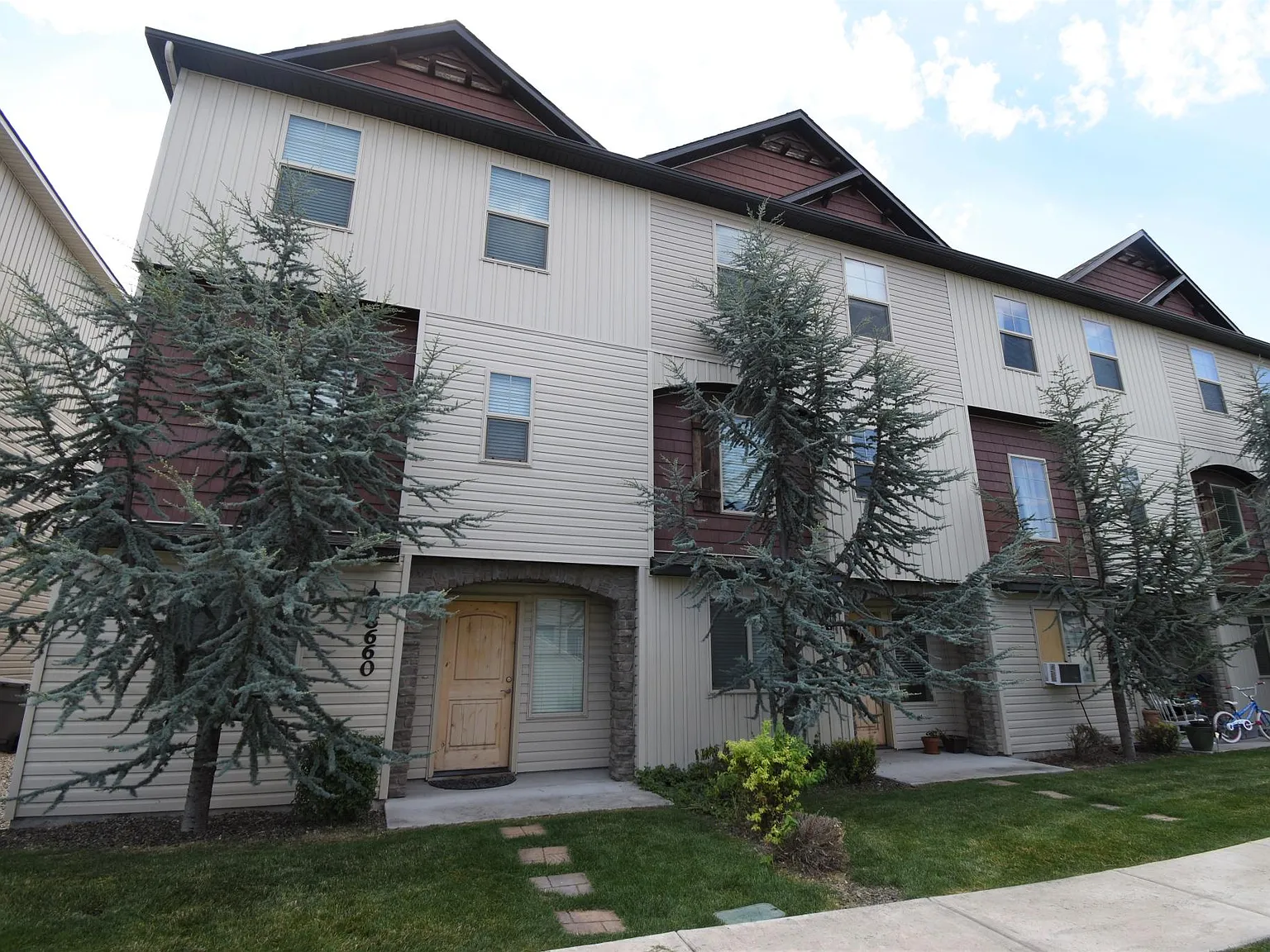 3 bed, 2.5 bath, 1340 sqft, $1,895 — Photo 3