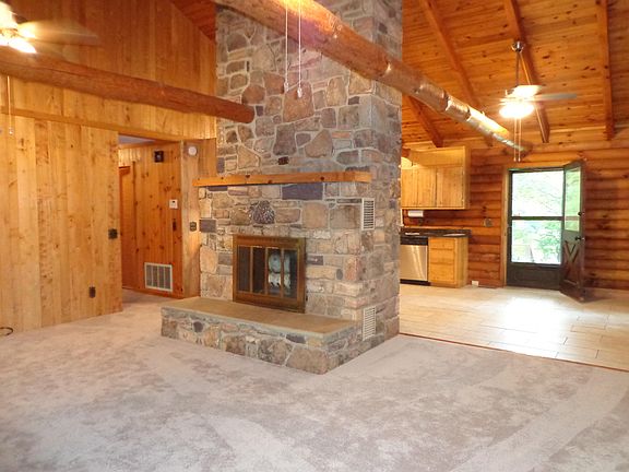 4th image of 609 Emmett Ln