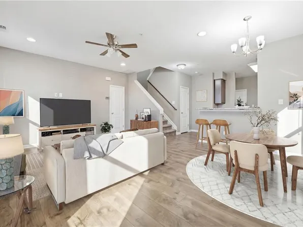 215 Waterside Dr Unit 20, Hampton, VA 23666