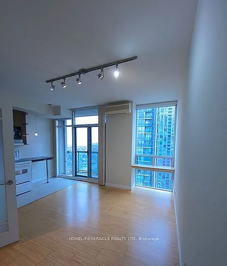 3504 Hurontario St — Photo 7