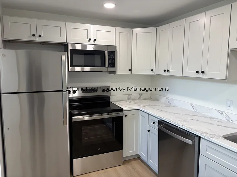 265 Manton Ave — Photo 4