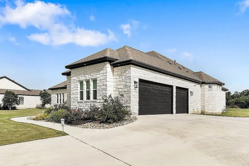 Building Photo - 1102 Woodpark Ln