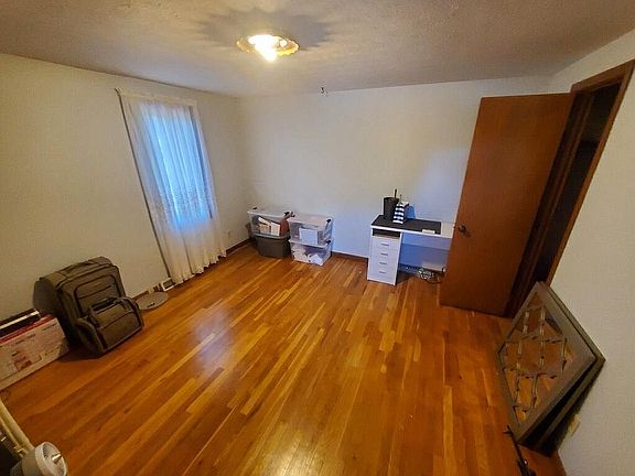 4th image of 5880-5882 Saranac Dr