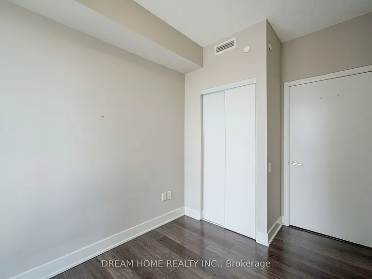 30 Roehampton Ave #2902 — Photo 22