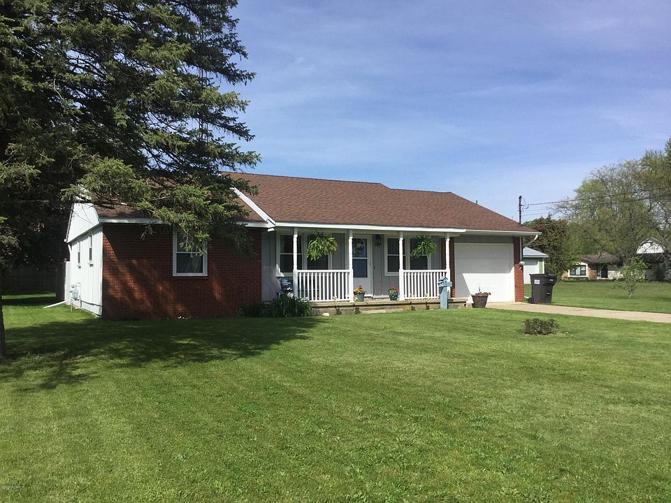 1st image of 440 Pioneer Dr